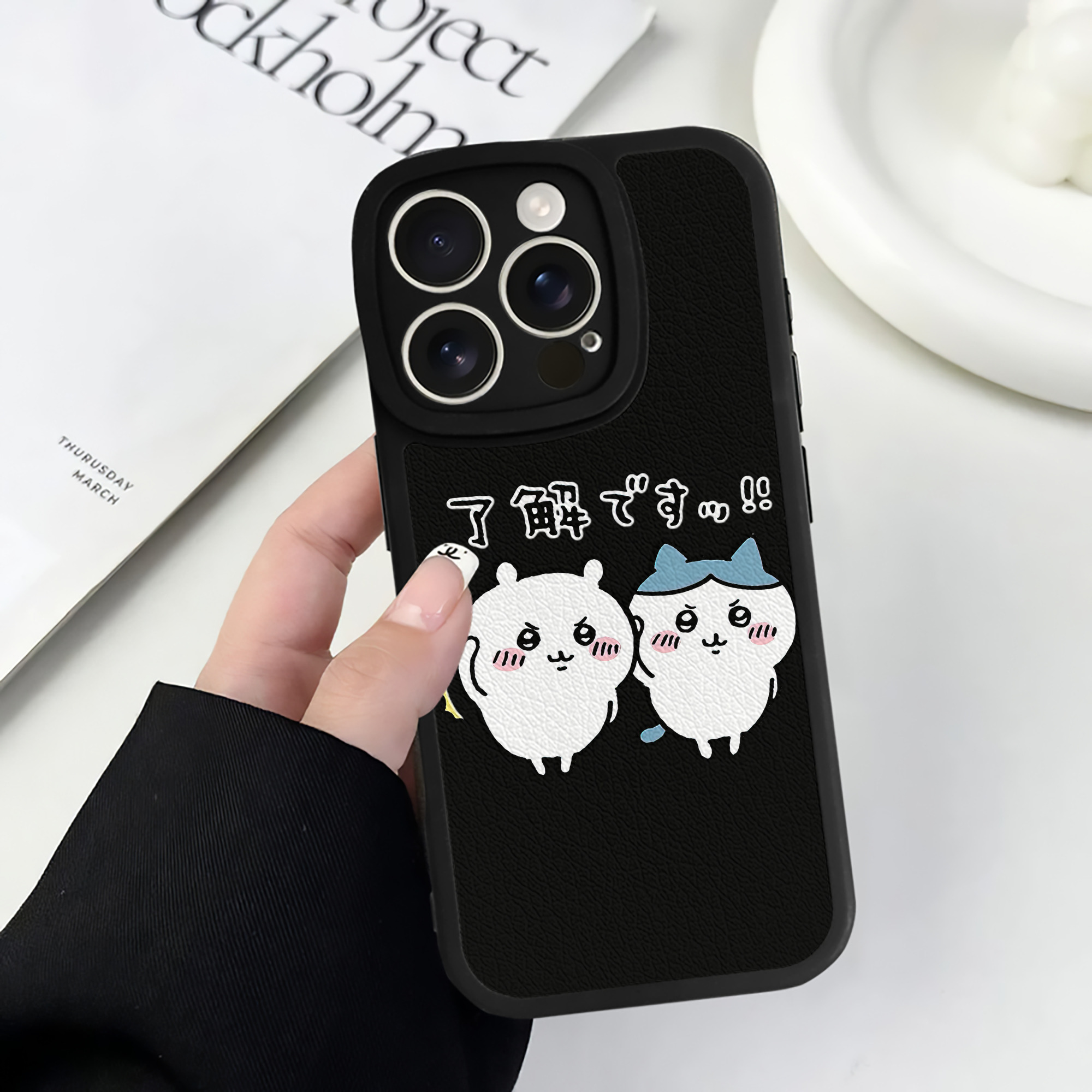 （画像用） ちいかわ ハチワレ Chii-kawa hachiware 【iPhone 16シリーズ対応】シリコンスマホケース（レザー調） 材質：シリコン